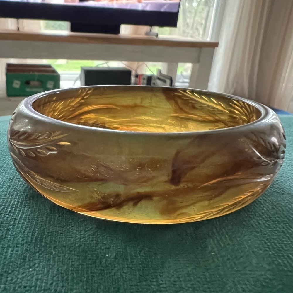 Vintage Carved Lucite Bangle Bracelet Amber Swirl Pineapple Tropical Chunky - Picture 14 of 15